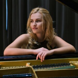 Olena Miso (piano accompanist)